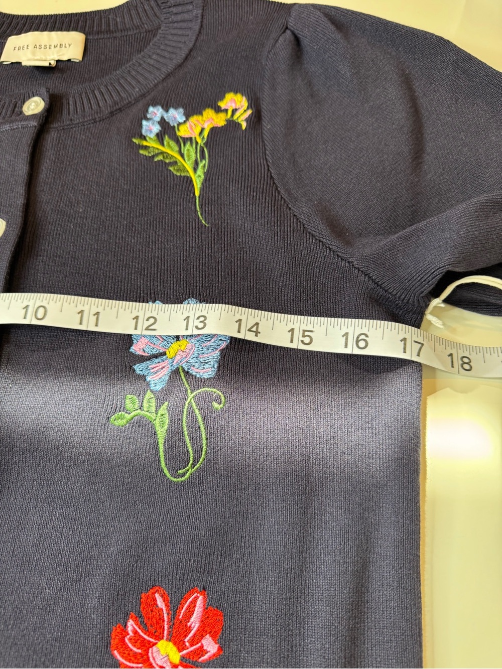 Free Assembly Embroidered Floral Puff Sleeve Cardigan Sweater Navy XS NWT - Picture 7 of 10